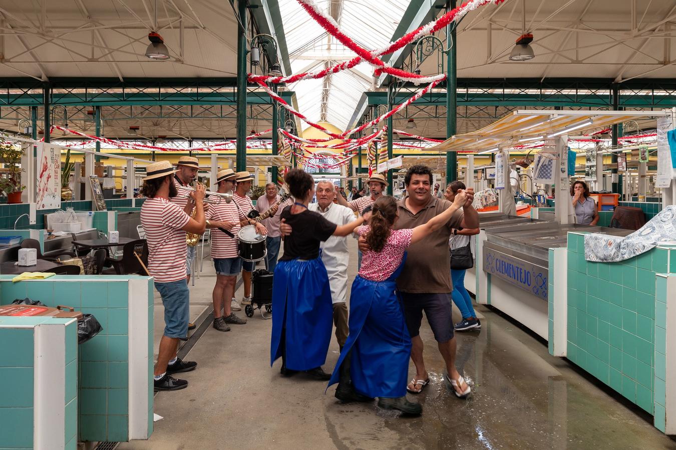 Animação Itinerante com o grupo Marchete do Colete