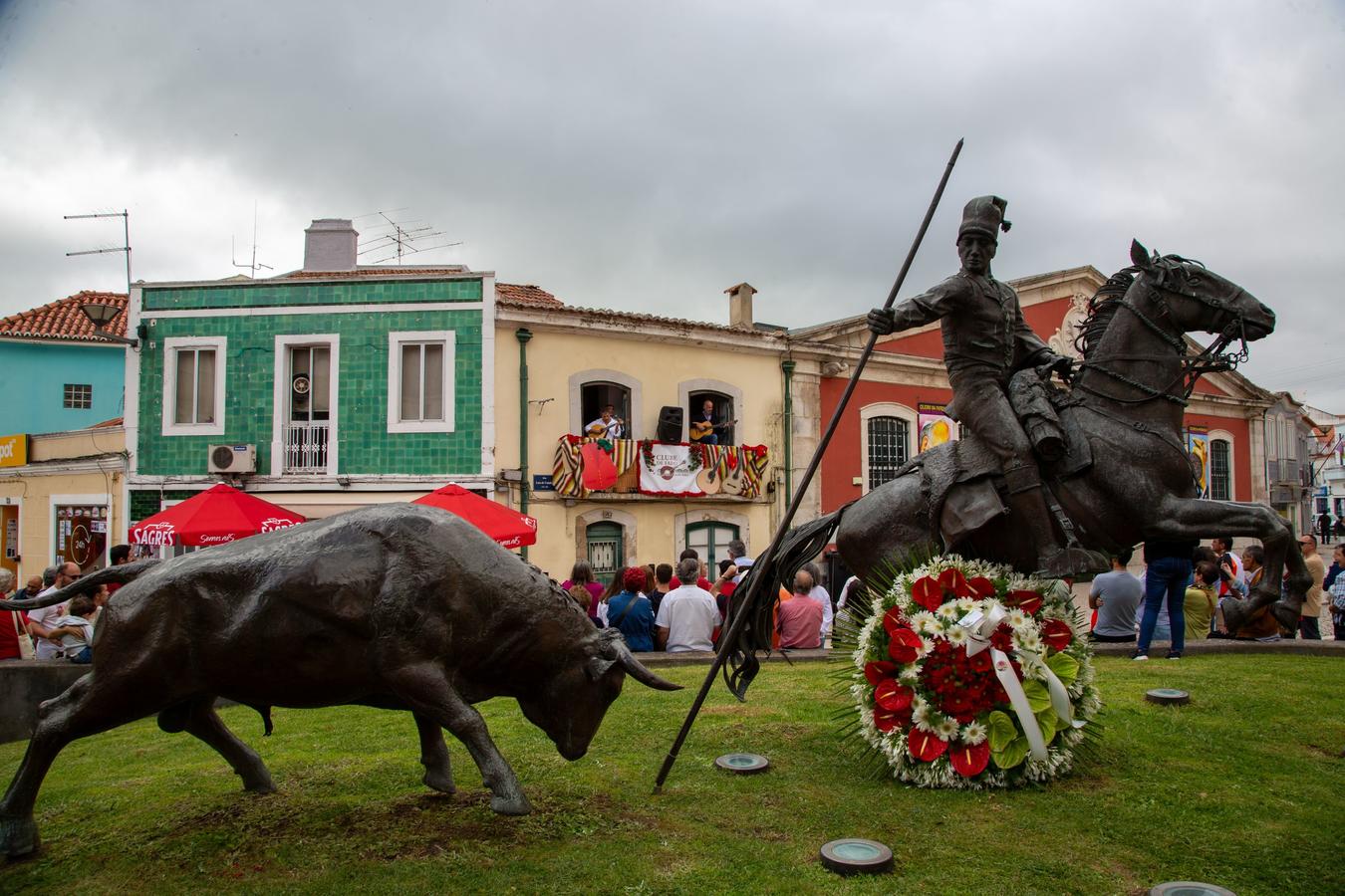 Concentração de Campinos e Deposição de coroa de flores no Monumento ao Campino